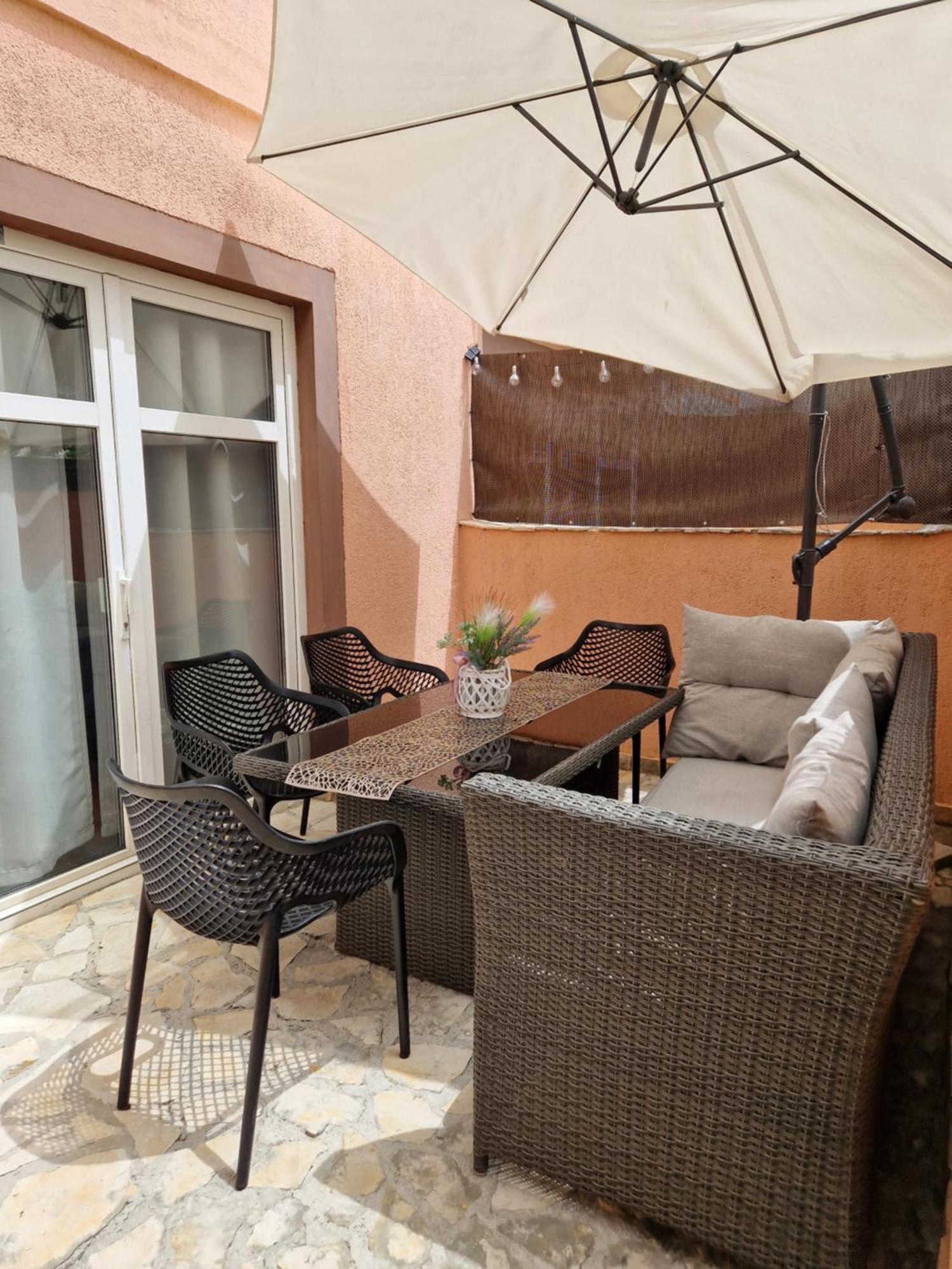 Aurelia Apartments, Vir Luaran gambar