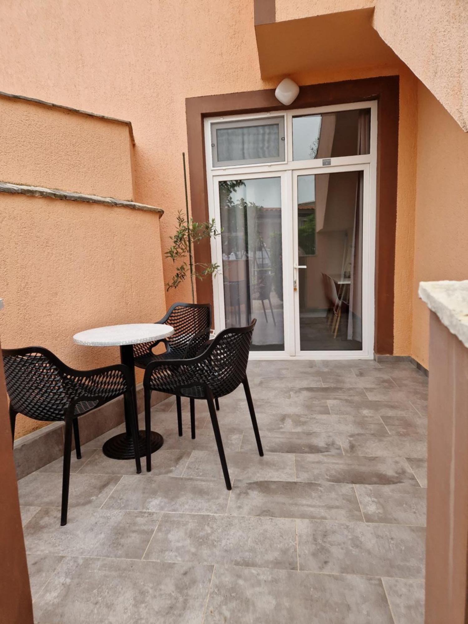 Aurelia Apartments, Vir Luaran gambar