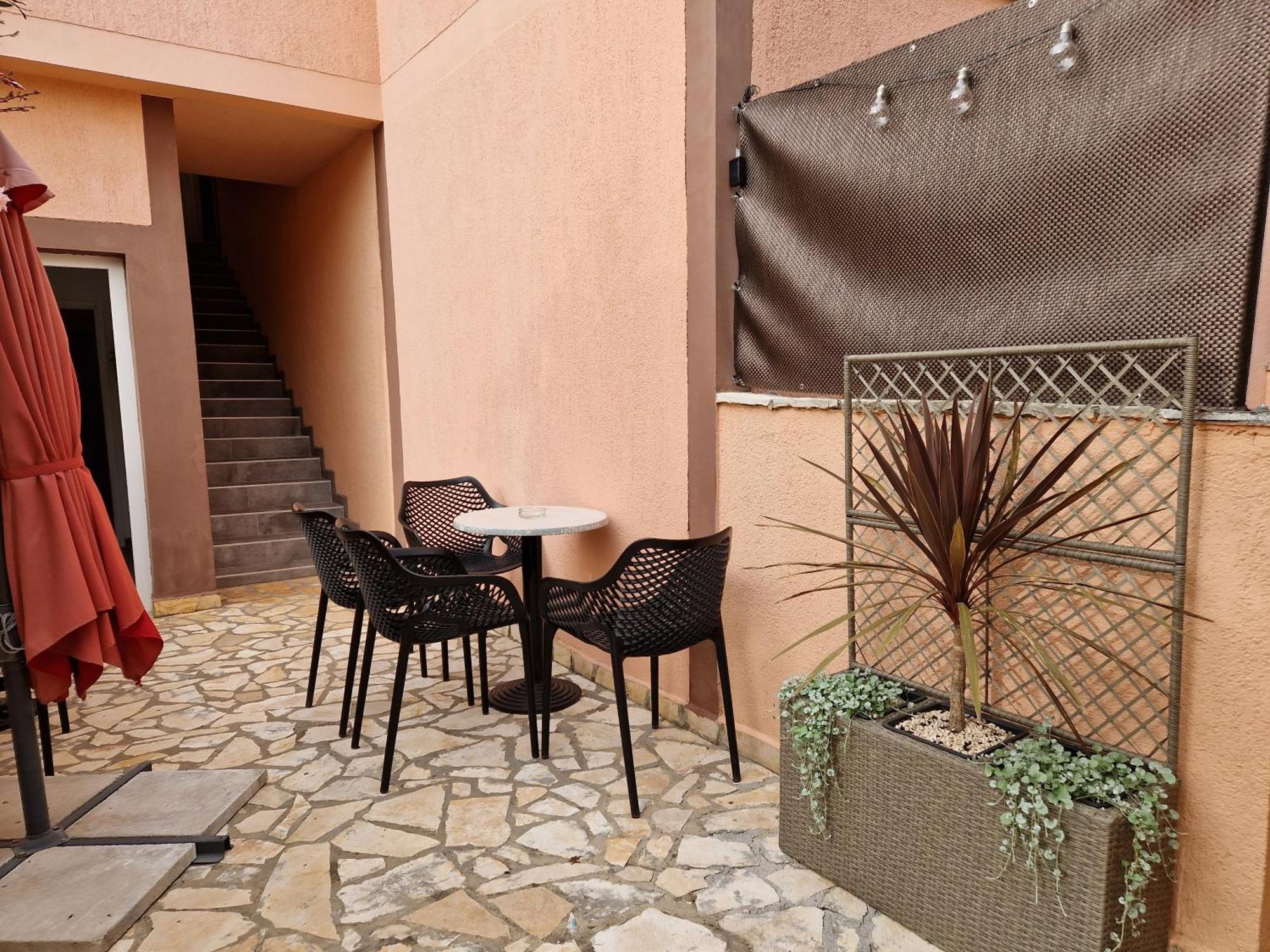 Aurelia Apartments, Vir Luaran gambar